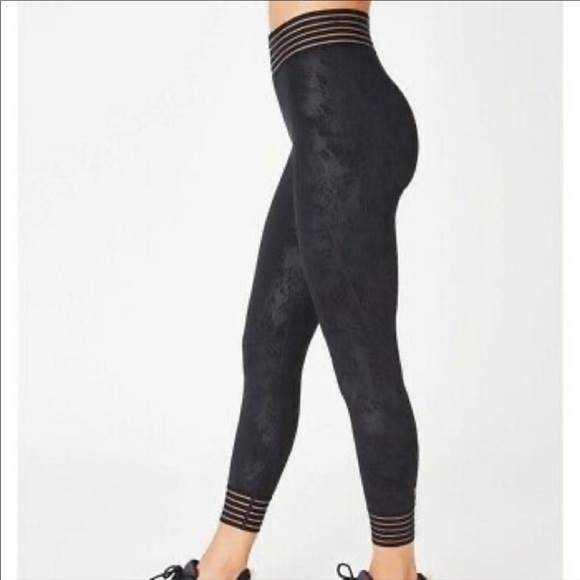 Sweaty Betty Contour Embossed Leggings - Picture 2 of 7
